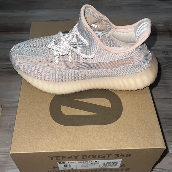 Yeezy Boost 350 V2 Synth Non Reflective - Picture 3 of 12